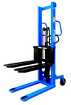 Stacker pallet truck