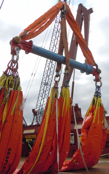 Sectionlift 250 spreader beam carrying out water bag proof test